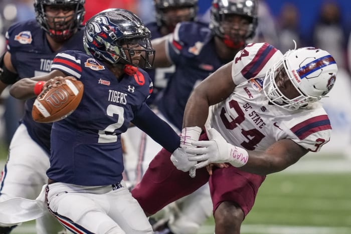 South Carolina State Bulldogs linebacker Jablonski Green (34) tries to tackle Jackson State Tigers quarterback Shedeur Sanders (2)